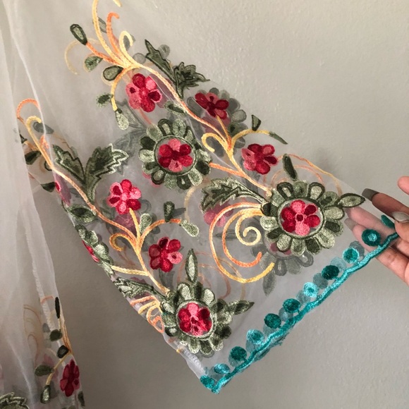 🌸Flower embroidered Kimono🌸 - Picture 2 of 3